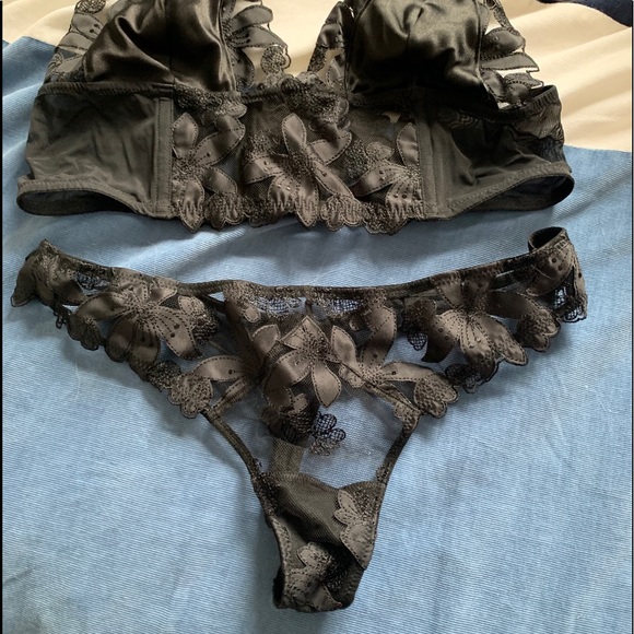 Victoria Secret black lace bralette - Picture 4 of 4